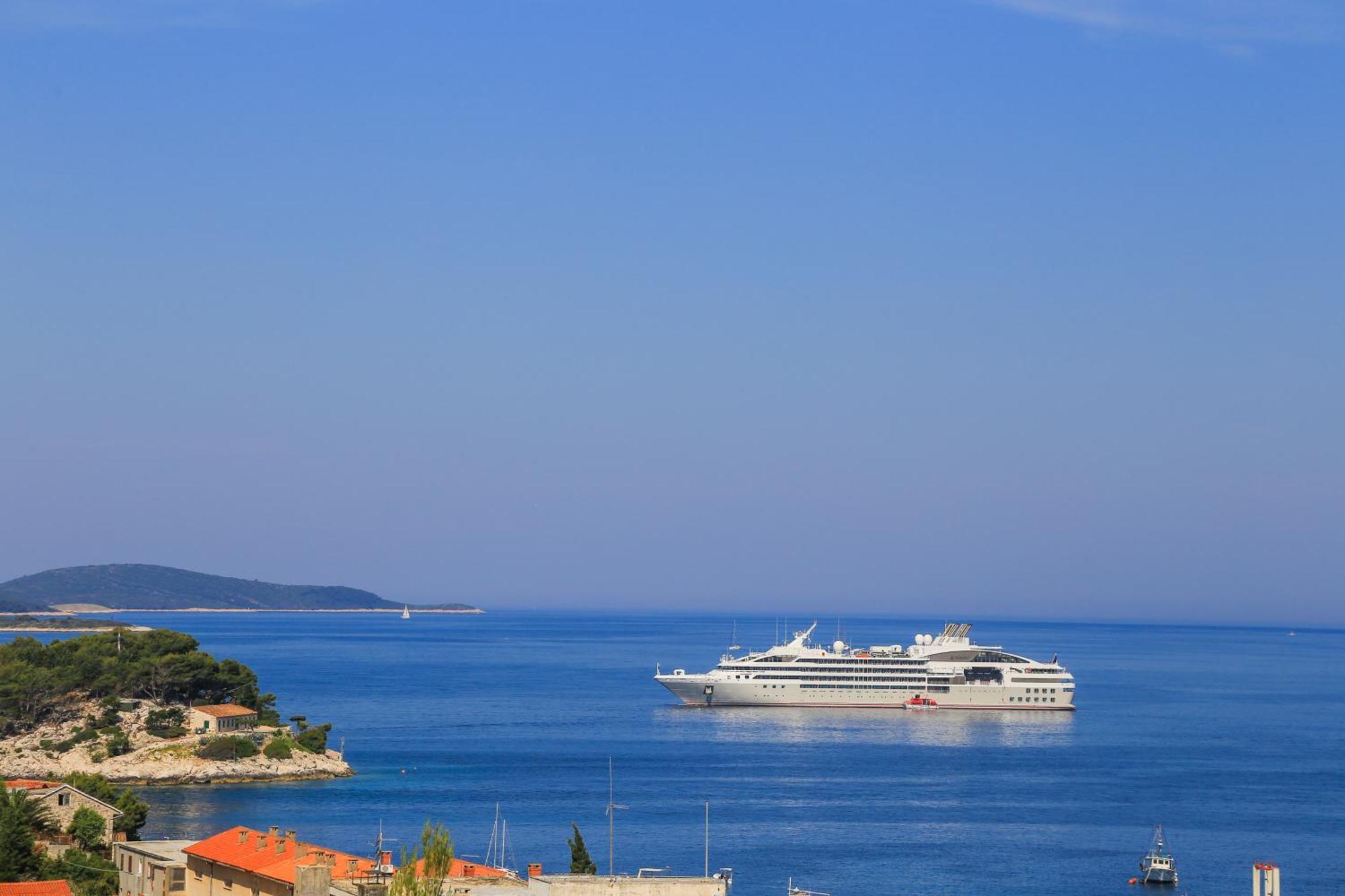 Apartments Sunny Elza Hvar Town Bilik gambar