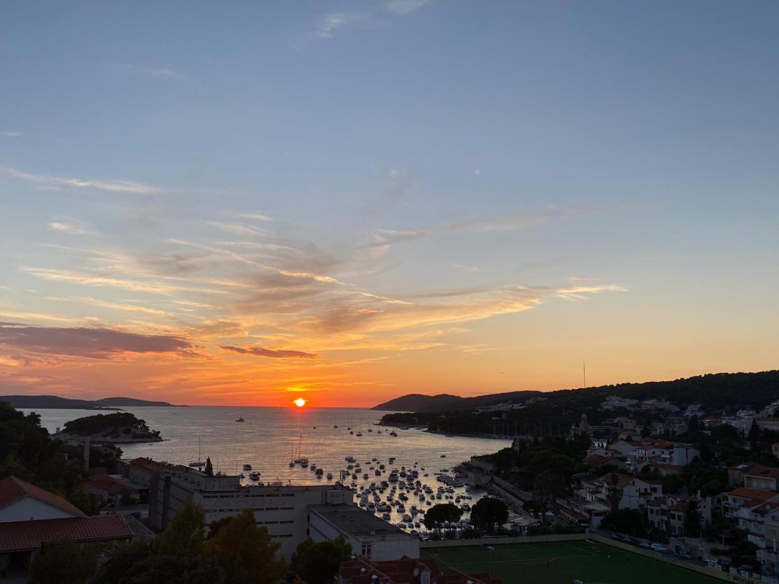 Apartments Sunny Elza Hvar Town Luaran gambar