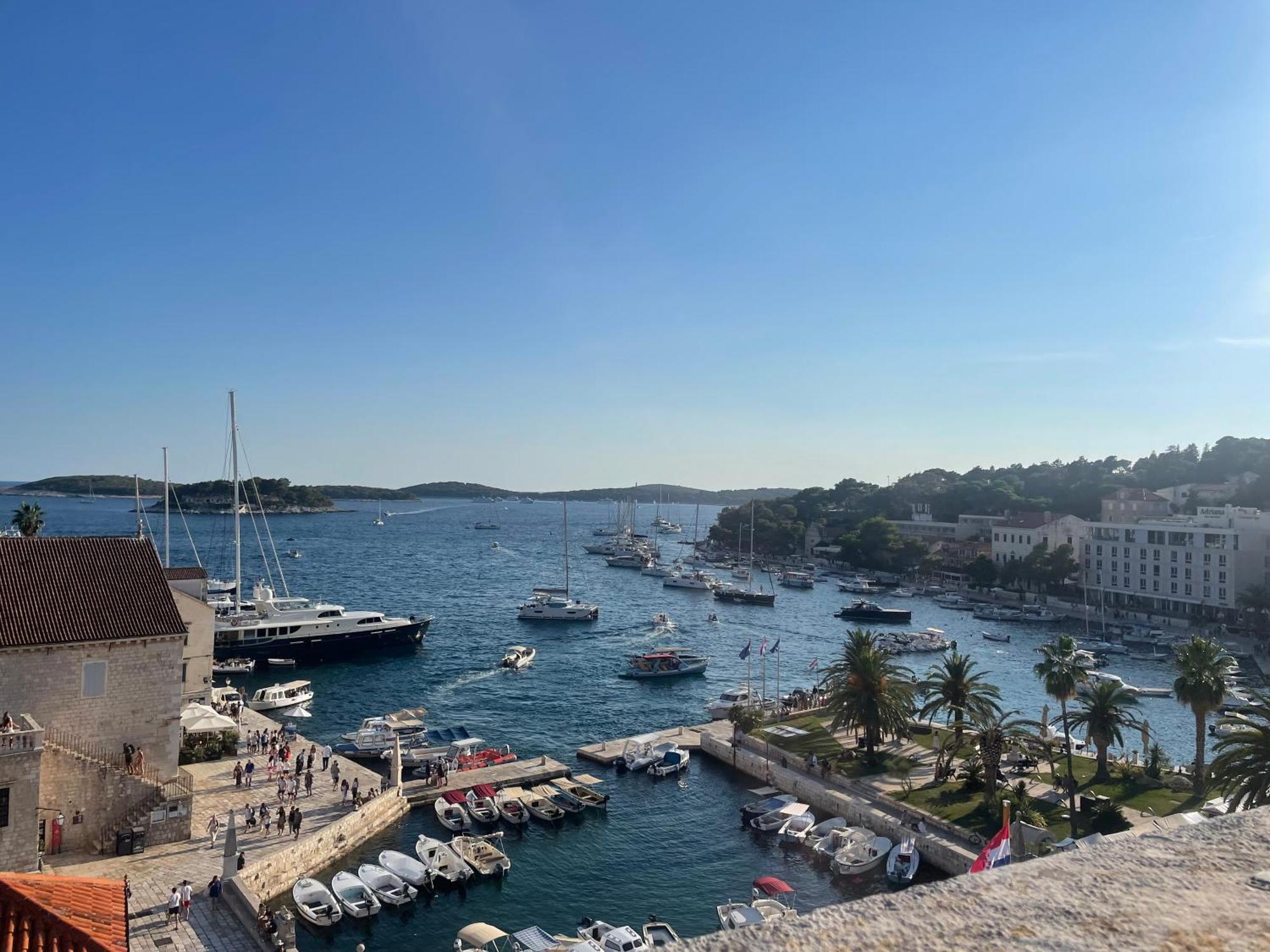 Apartments Sunny Elza Hvar Town Luaran gambar