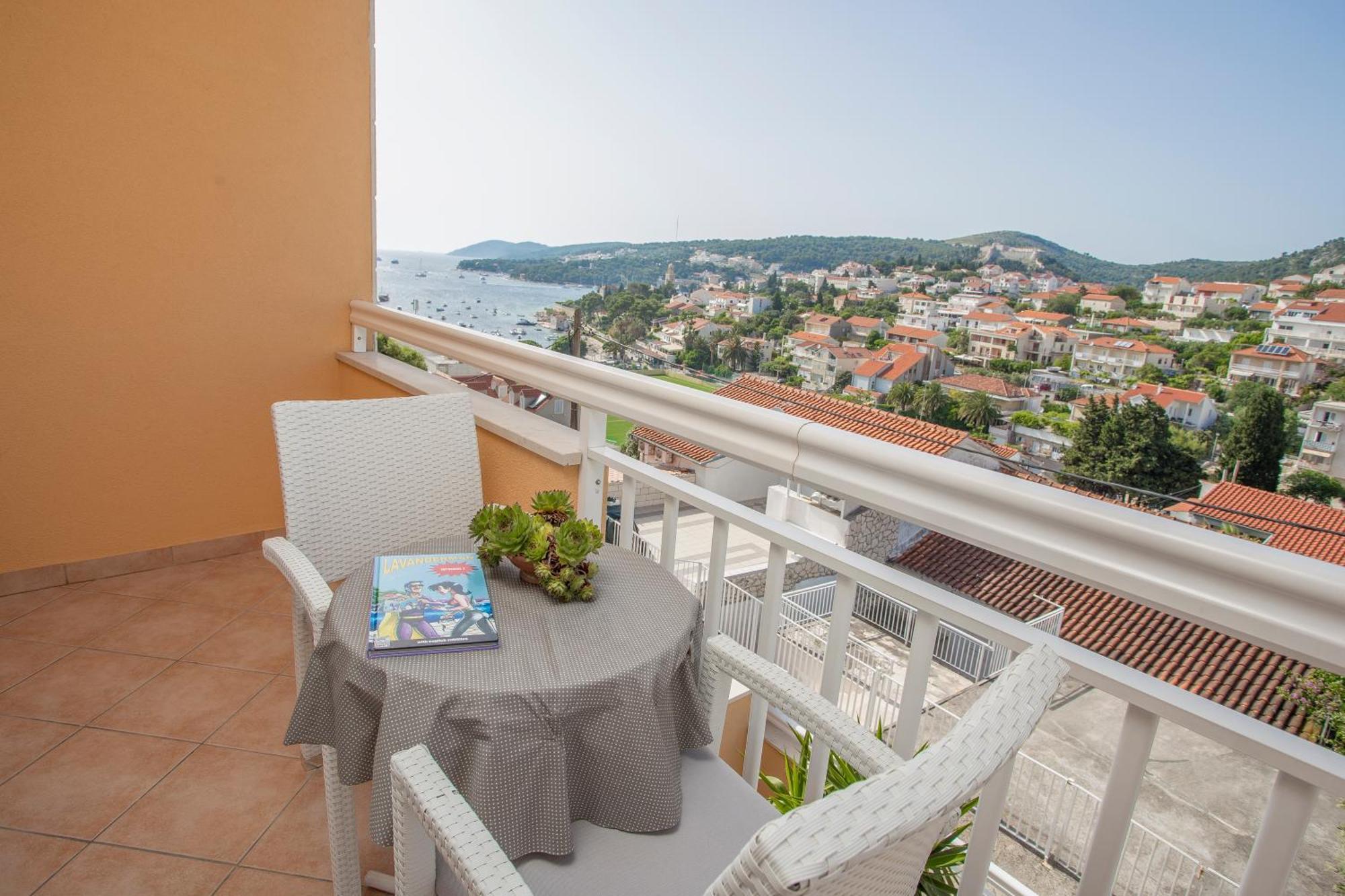 Apartments Sunny Elza Hvar Town Bilik gambar