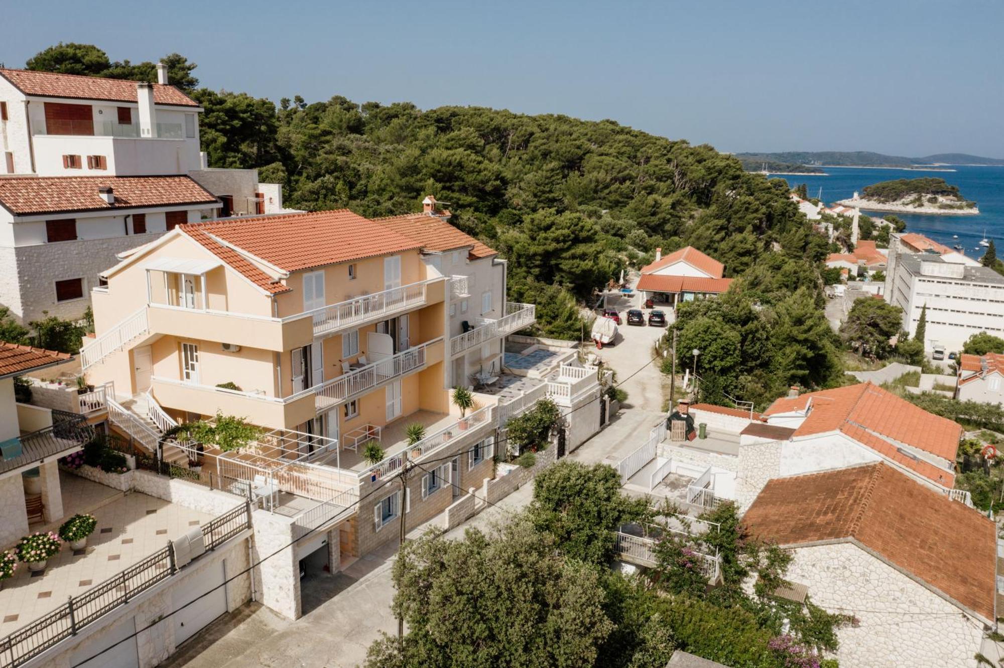 Apartments Sunny Elza Hvar Town Luaran gambar